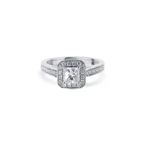 18K White Gold Ring With Princess Cut Diamond And Halo