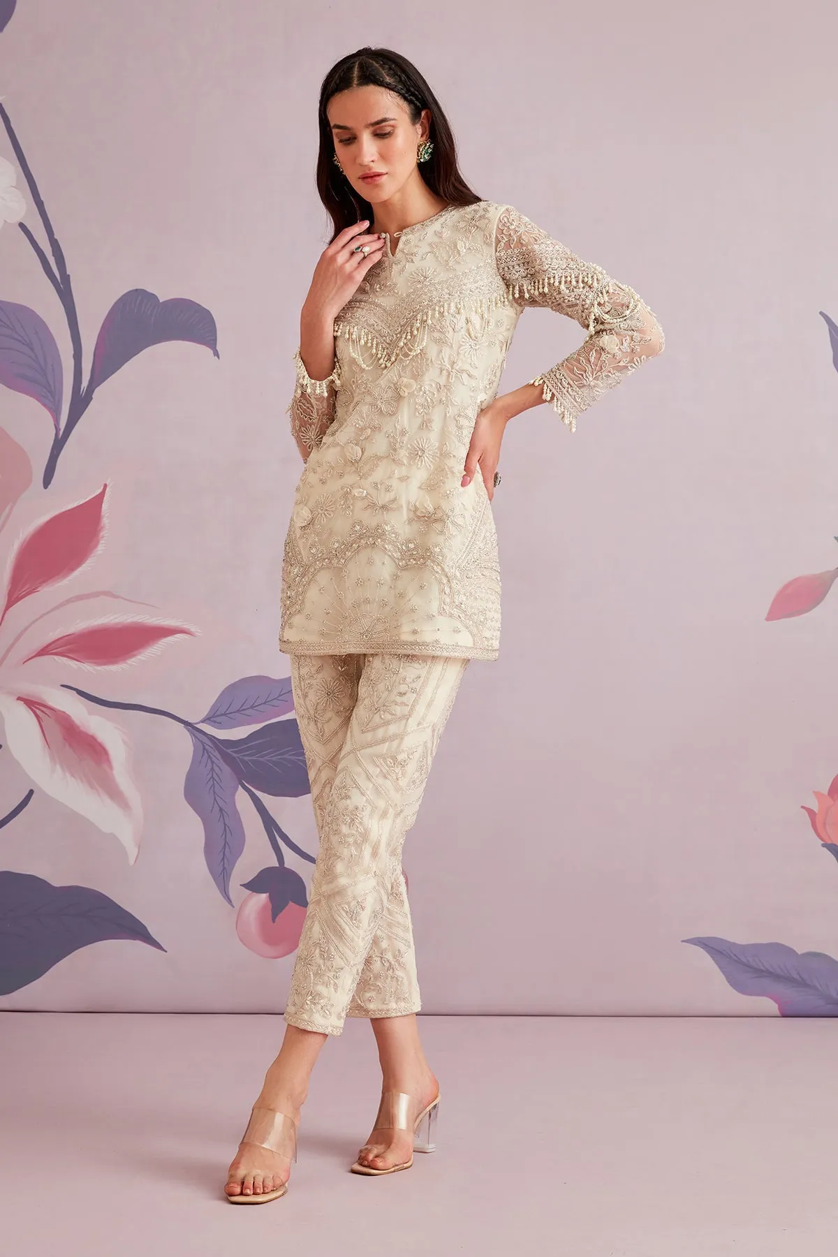 AMARYLLIS IN DIRTY IVORY
