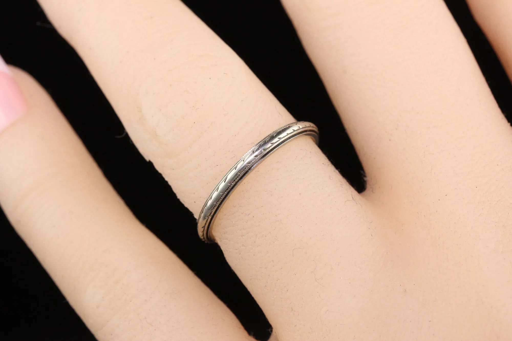 Antique Art Deco 18K White Gold Engraved Wedding Band - Size 6