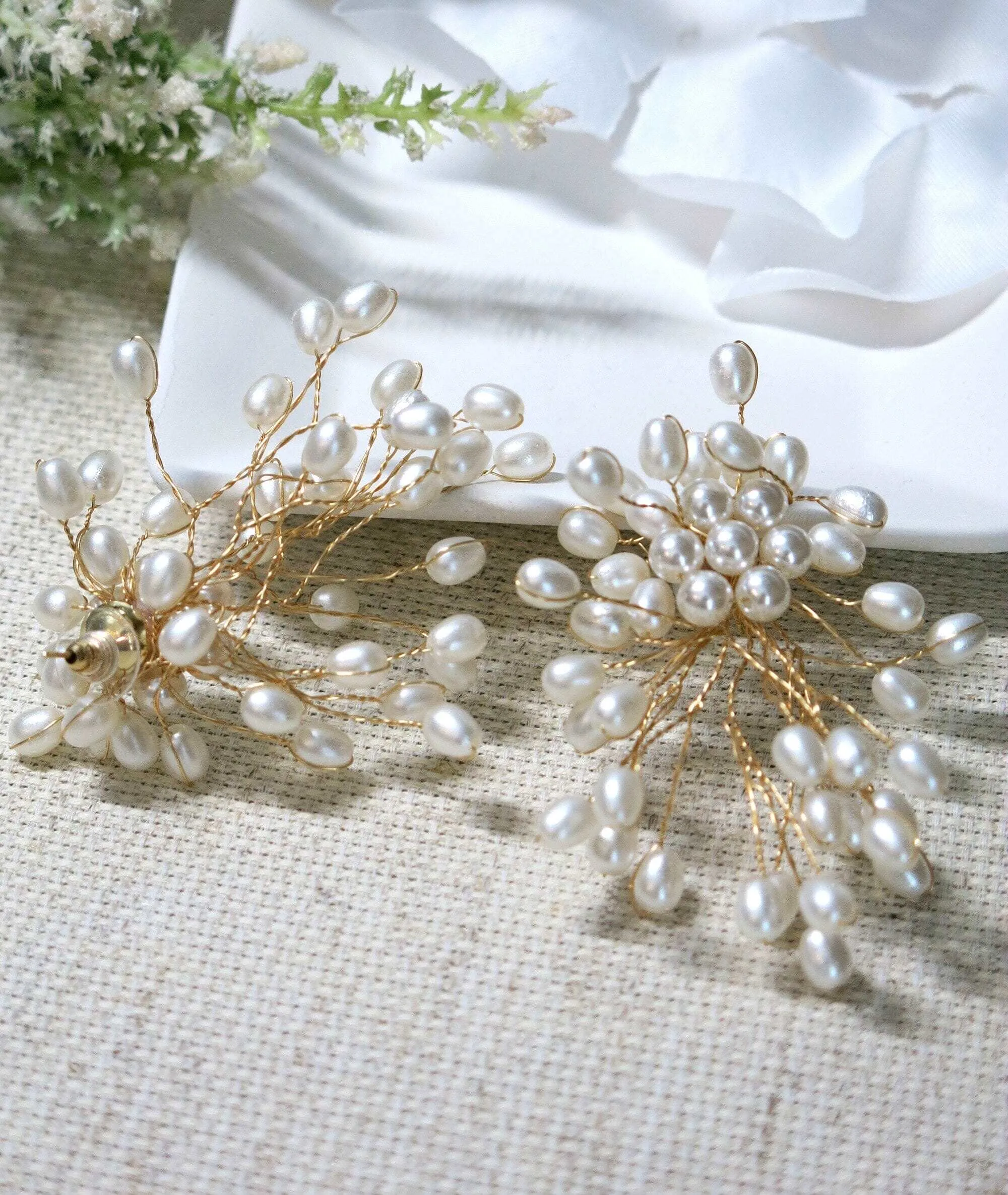 Bridal Bouquet Cascade Pearl Brooch, Hand Wired Wedding Pearl Broach, Bridesmaid Gold Wire Broach Jewelry, Multi Strand Pearl Cluster Broach