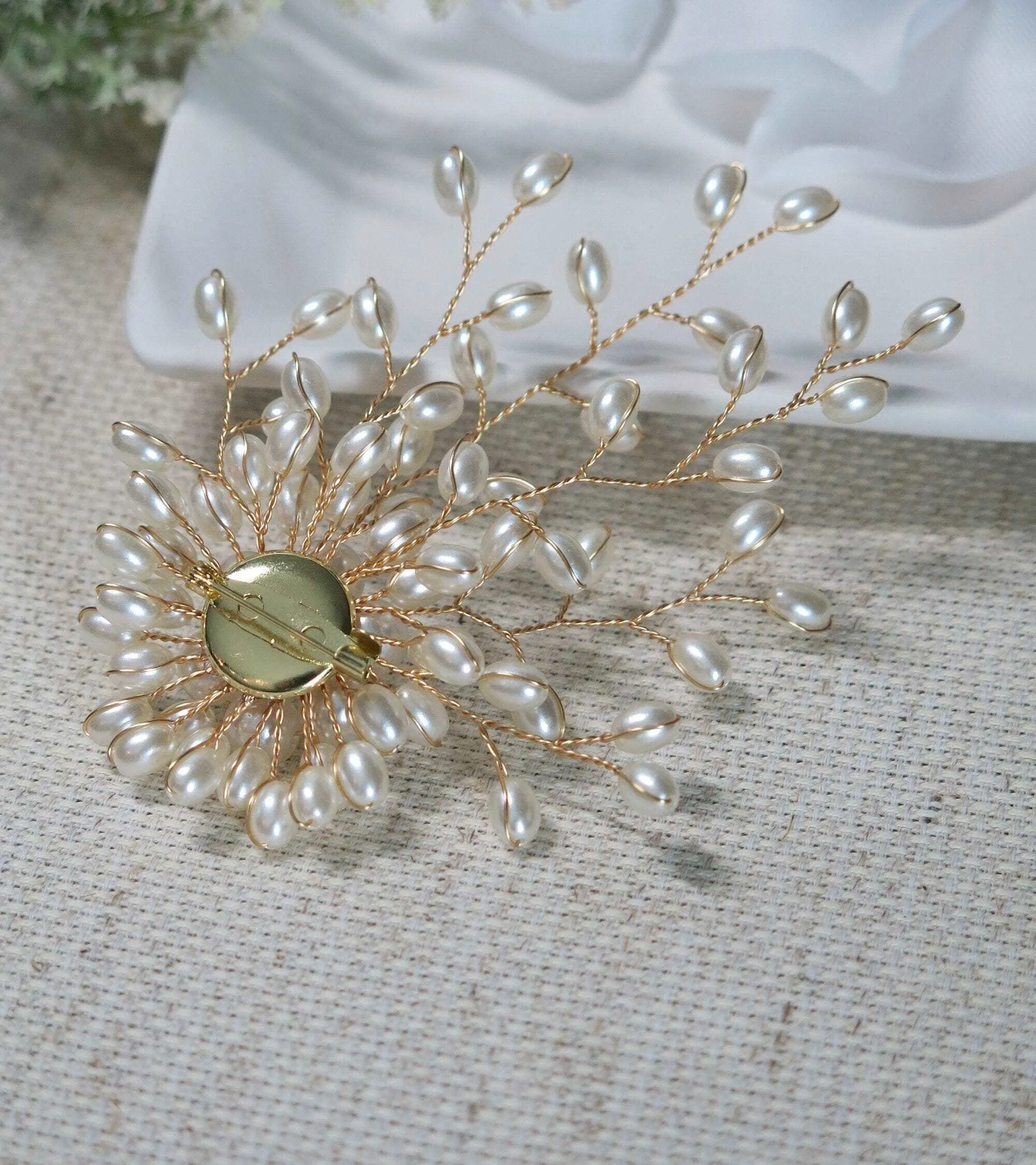 Bridal Bouquet Cascade Pearl Brooch, Hand Wired Wedding Pearl Broach, Bridesmaid Gold Wire Broach Jewelry, Multi Strand Pearl Cluster Broach