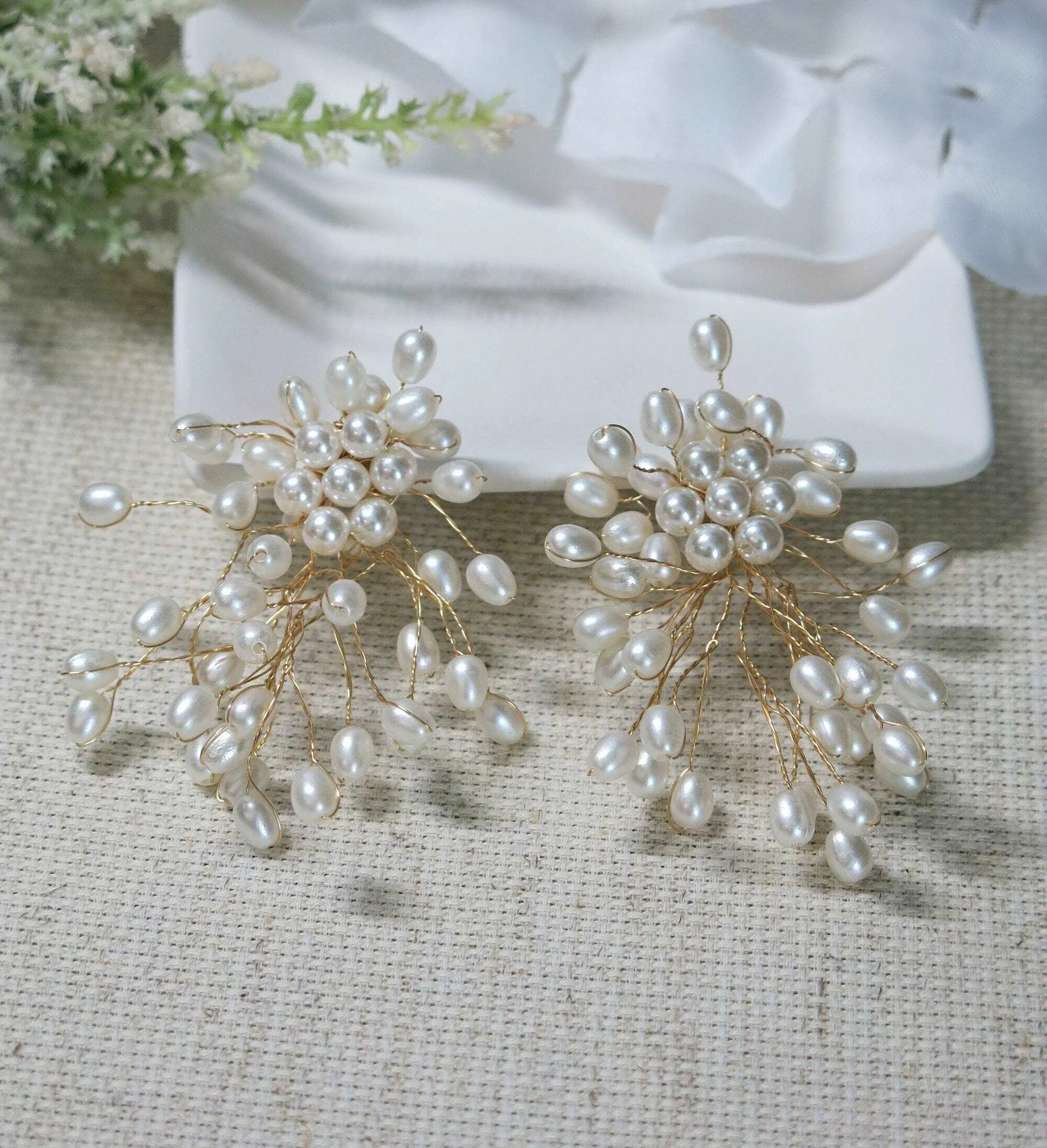 Bridal Bouquet Cascade Pearl Brooch, Hand Wired Wedding Pearl Broach, Bridesmaid Gold Wire Broach Jewelry, Multi Strand Pearl Cluster Broach
