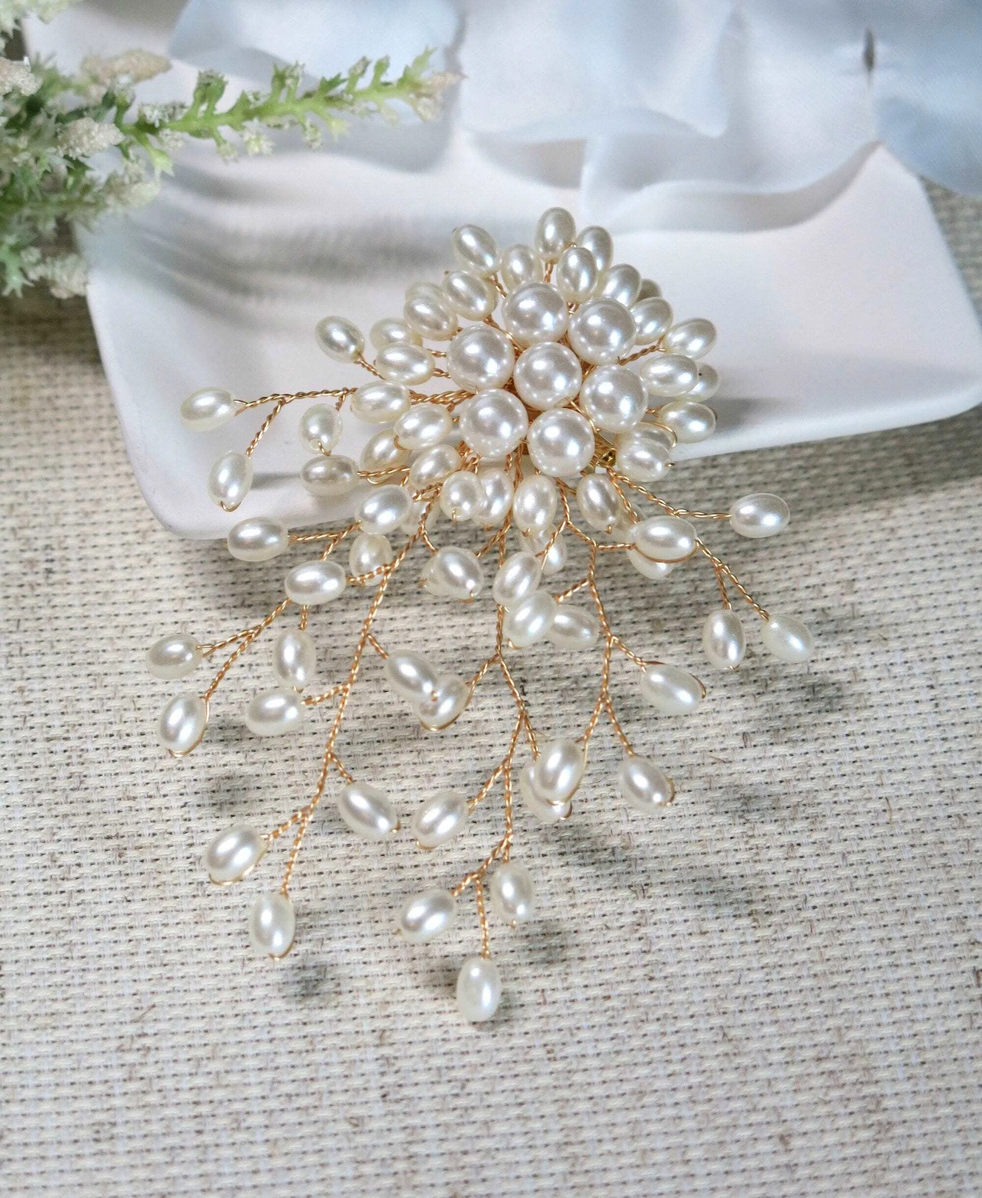 Bridal Bouquet Cascade Pearl Brooch, Hand Wired Wedding Pearl Broach, Bridesmaid Gold Wire Broach Jewelry, Multi Strand Pearl Cluster Broach
