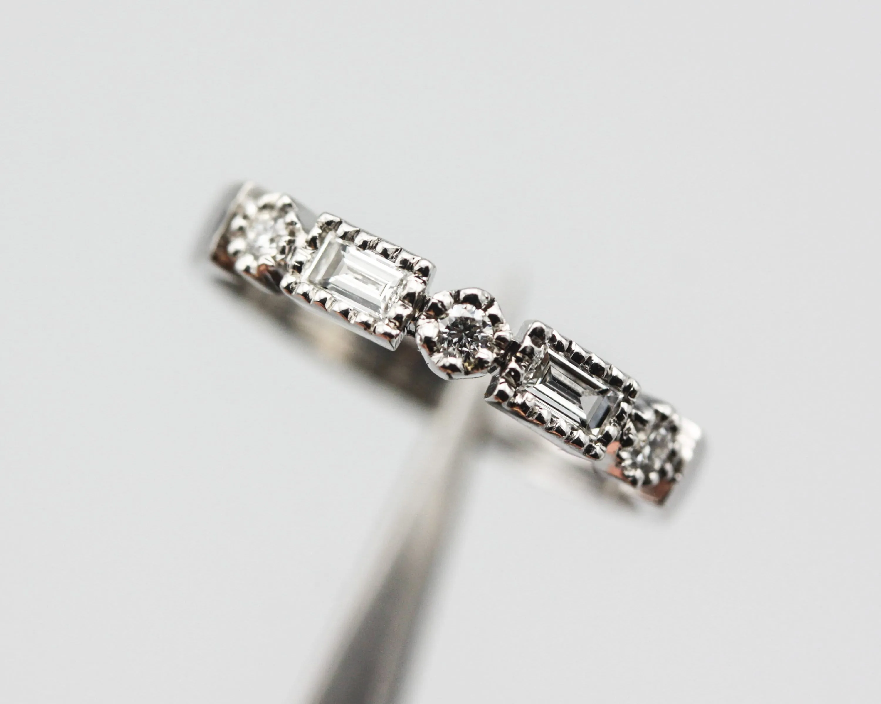 Diamond princess and round shape wedding ring with white gold flat band