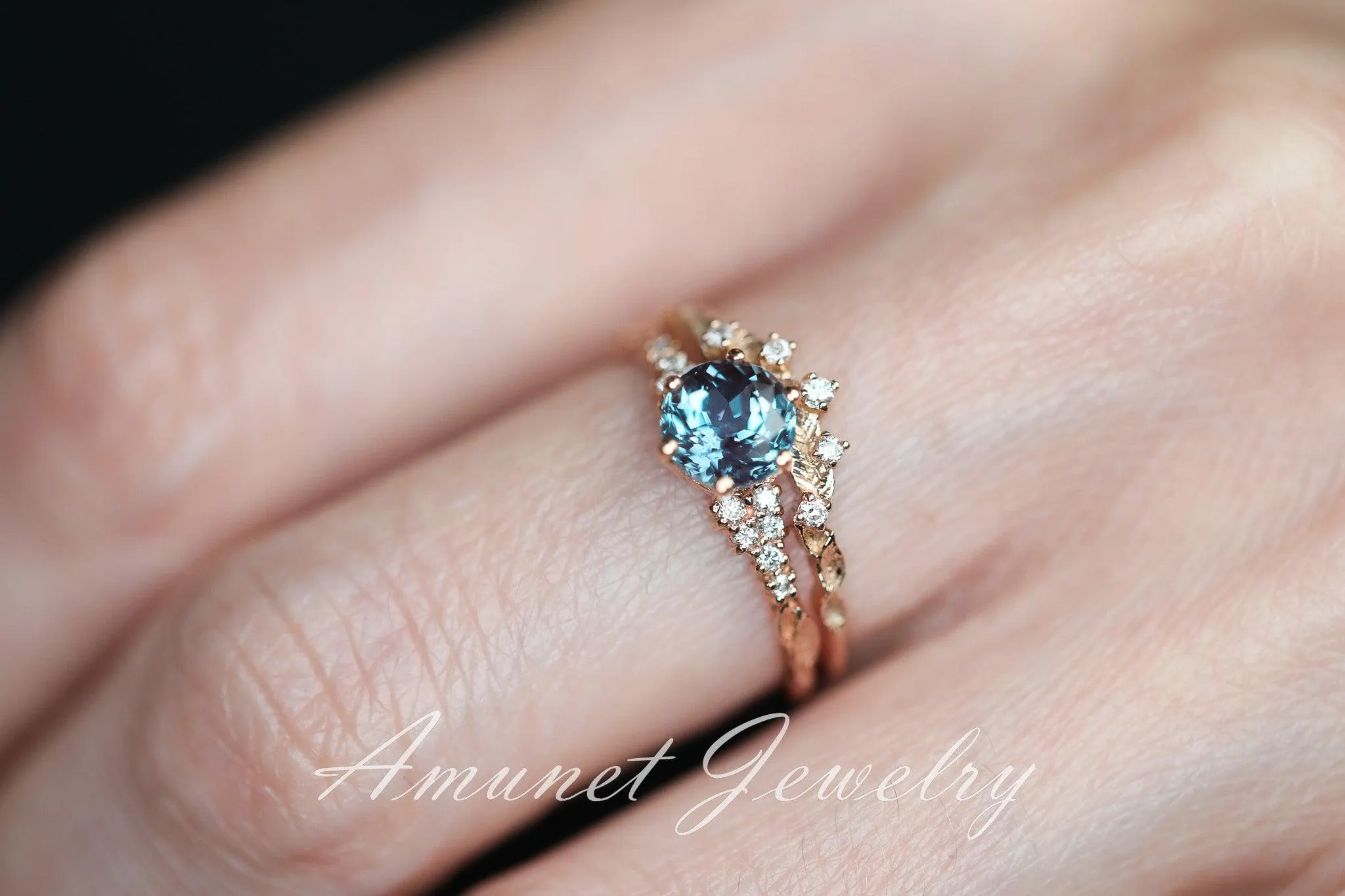 Elegant curved wedding band – A beautifully crafted and unique engagement and wedding ring