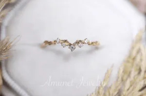 Elegant curved wedding band – A beautifully crafted and unique engagement and wedding ring