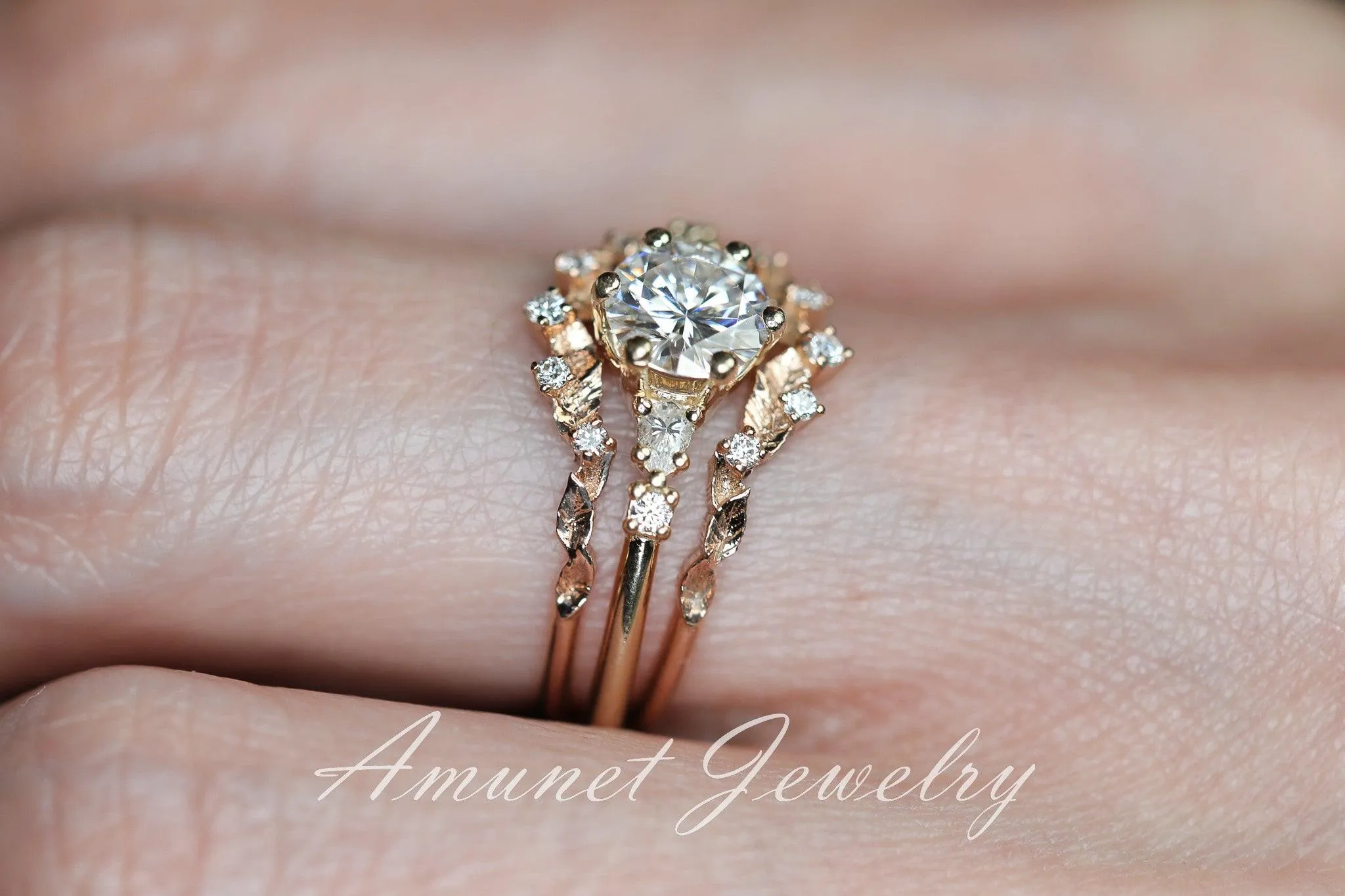 Elegant curved wedding band – A beautifully crafted and unique engagement and wedding ring