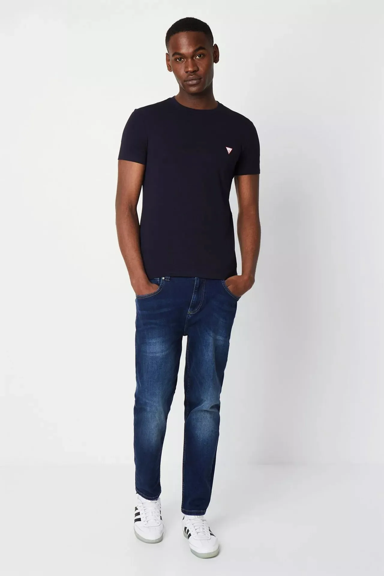 GUESS - SMALL LOGO T-SHIRT