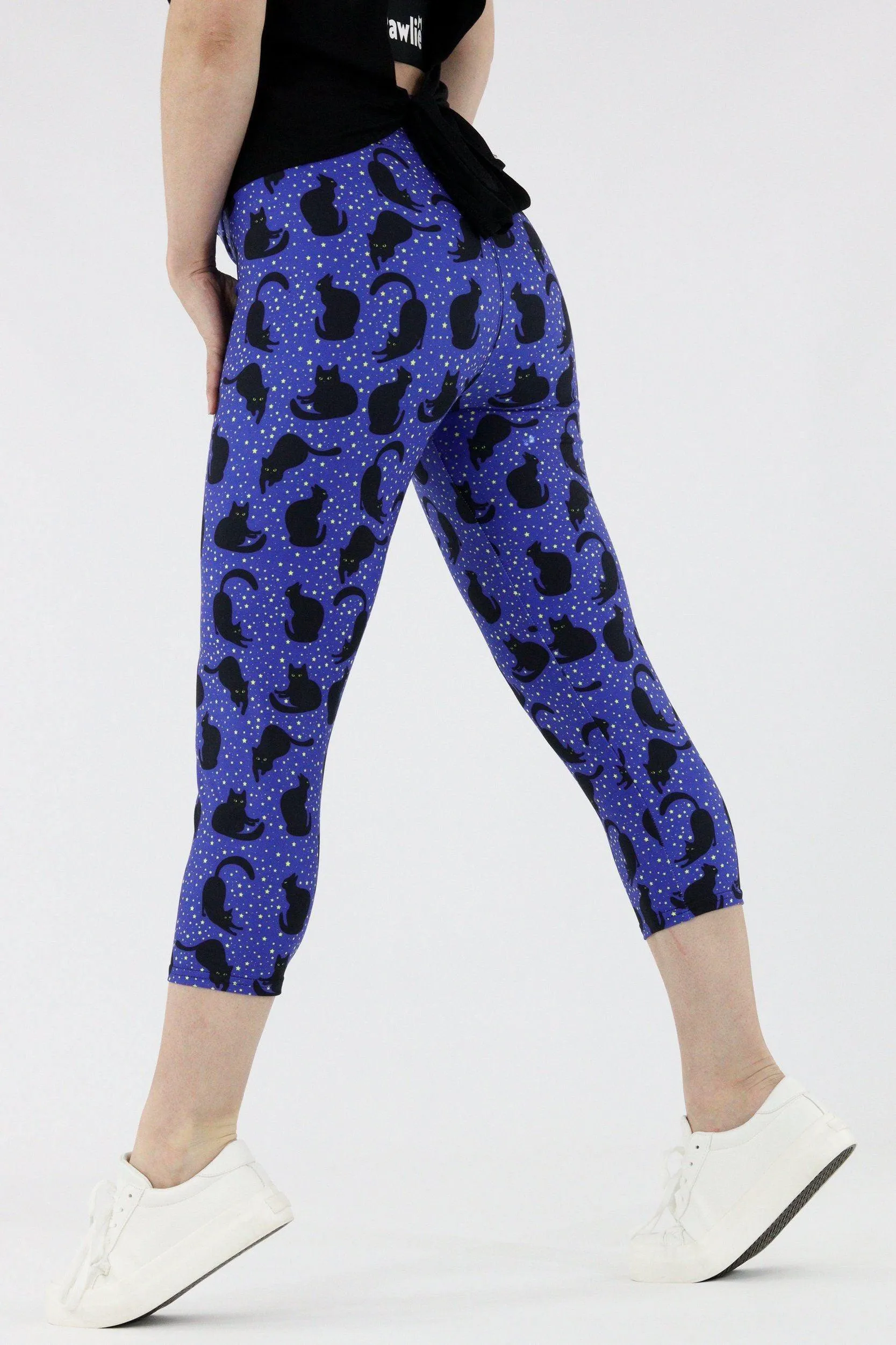 Midnight Cat - Casual Capri Leggings