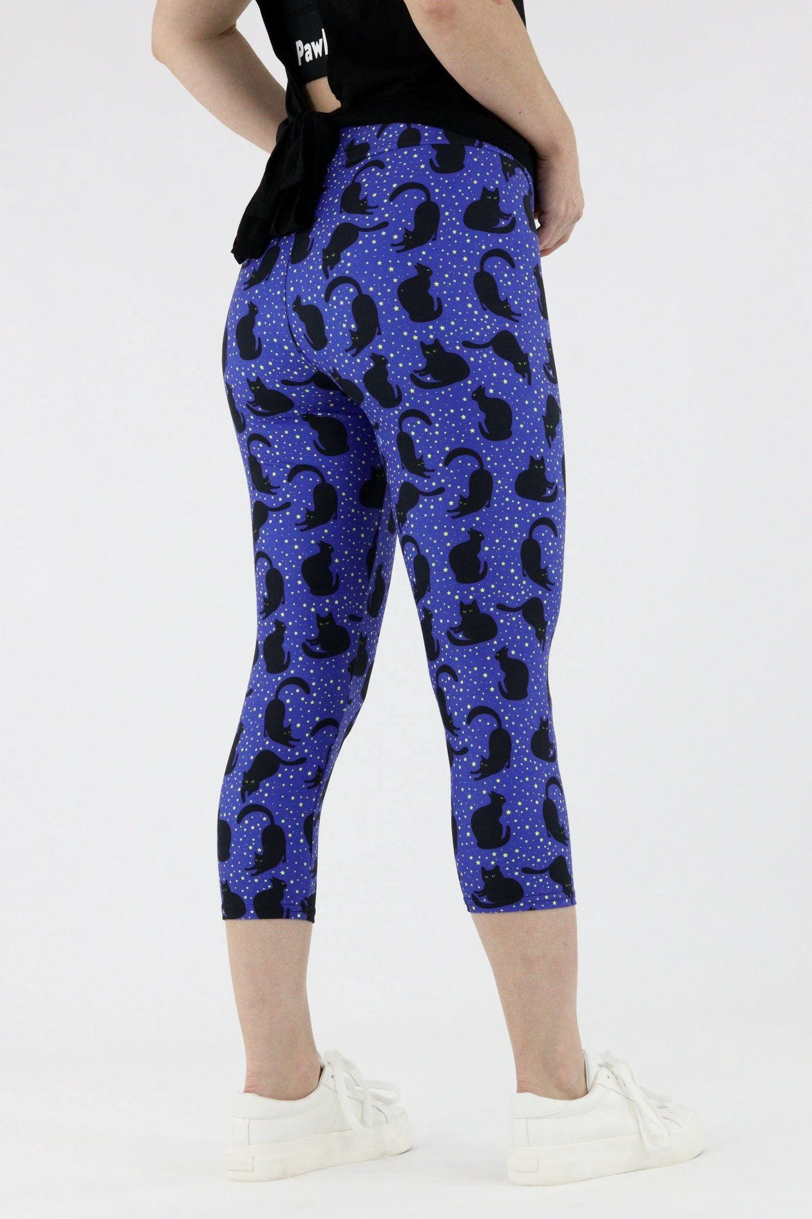 Midnight Cat - Casual Capri Leggings