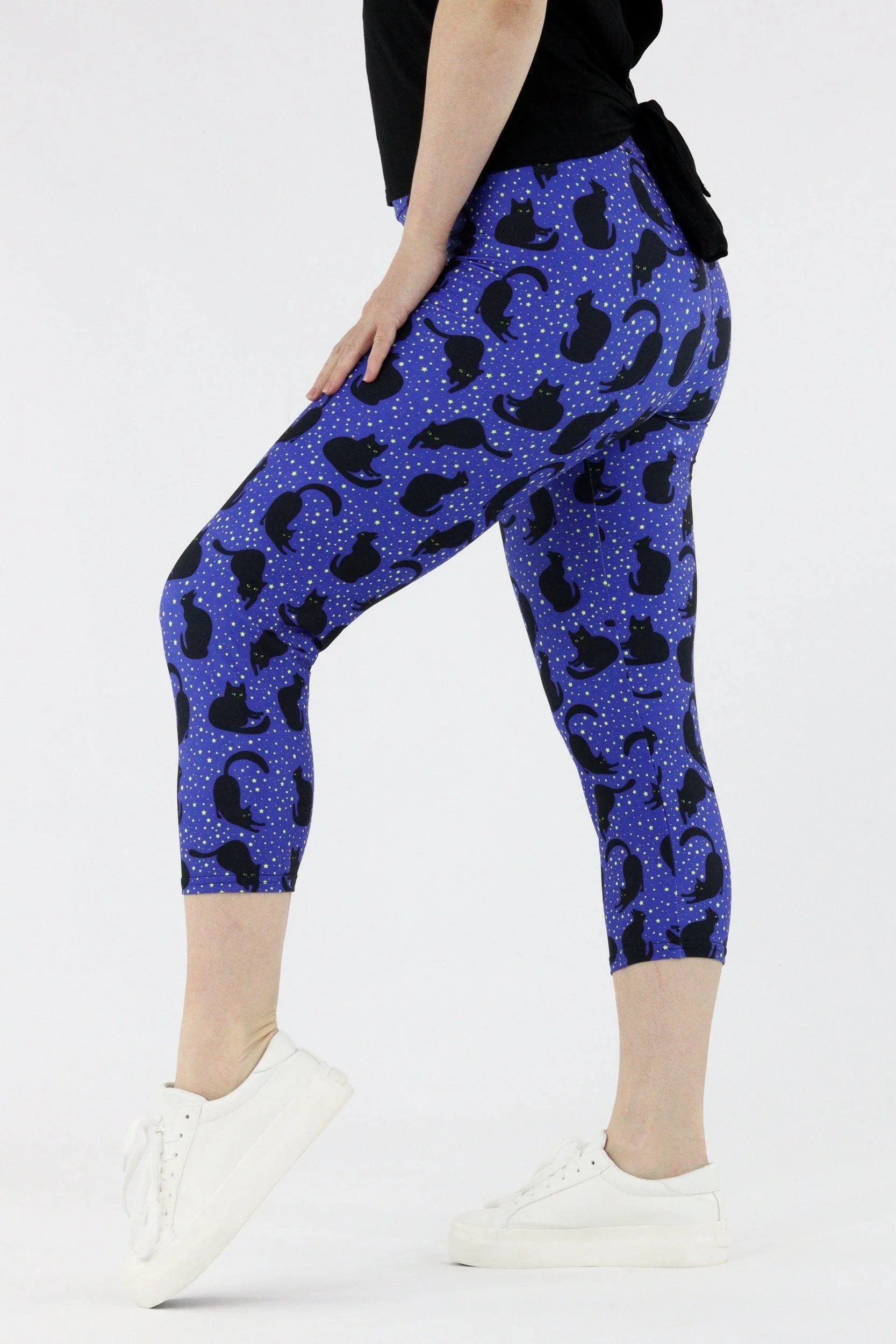 Midnight Cat - Casual Capri Leggings