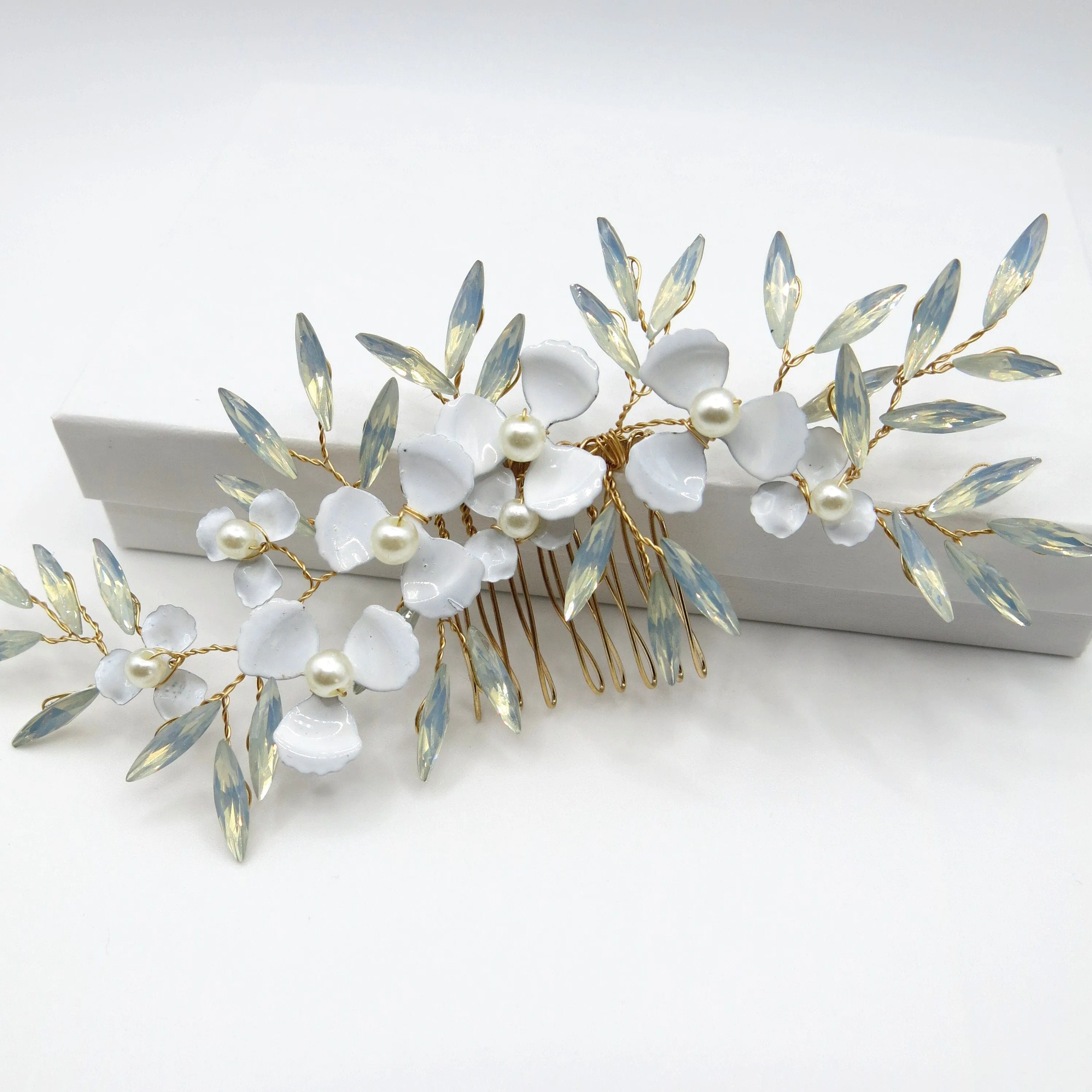 Opal White Flower Hair Comb, Bridal Opal Crystal Headpiece, Wedding Floral Gold Hairpiece