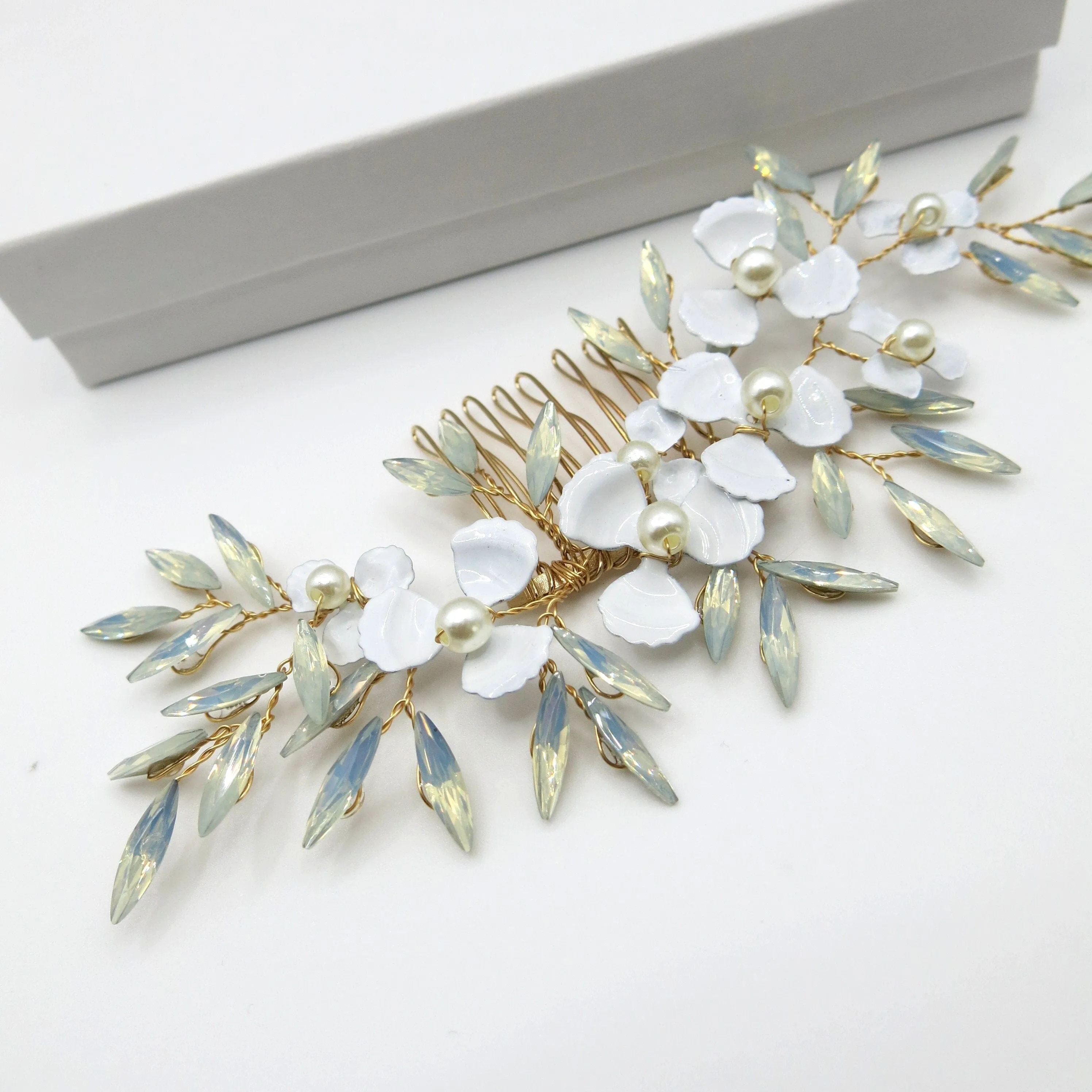 Opal White Flower Hair Comb, Bridal Opal Crystal Headpiece, Wedding Floral Gold Hairpiece