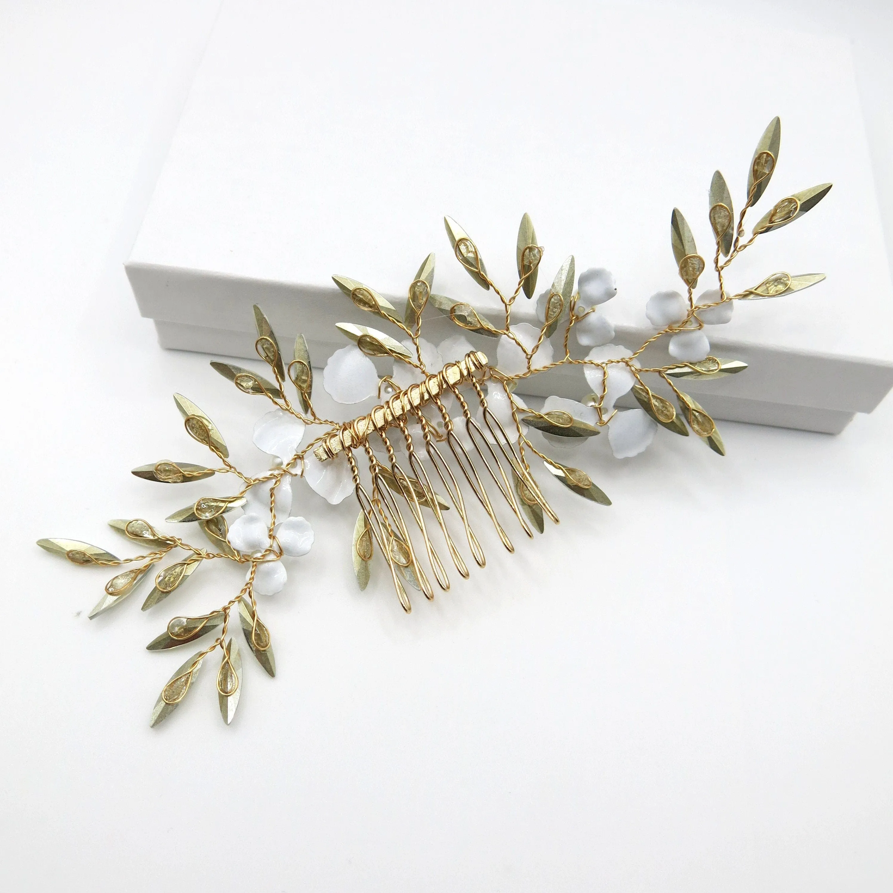 Opal White Flower Hair Comb, Bridal Opal Crystal Headpiece, Wedding Floral Gold Hairpiece