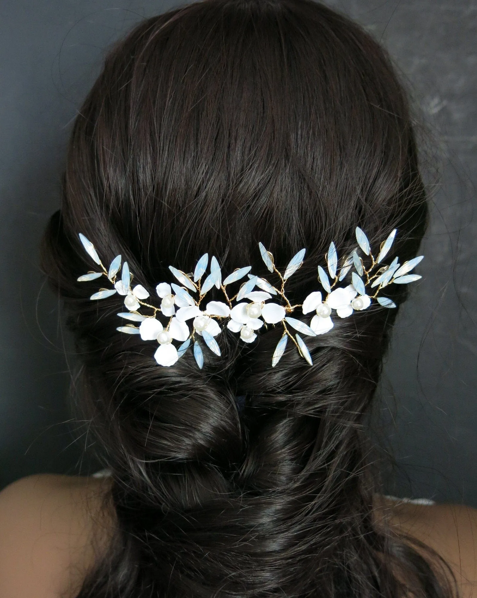 Opal White Flower Hair Comb, Bridal Opal Crystal Headpiece, Wedding Floral Gold Hairpiece
