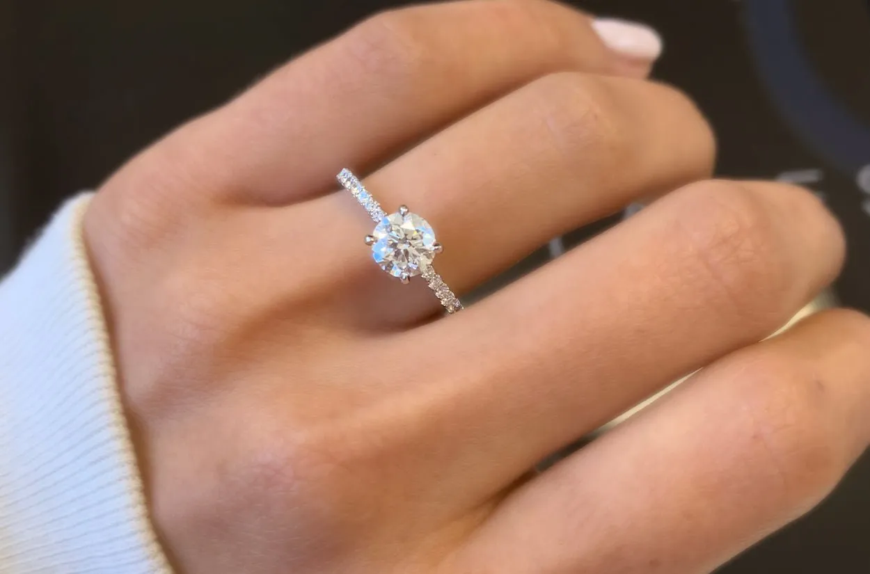 Ring 18kt White Gold Diamond 1.00cts G I1 & Pavé