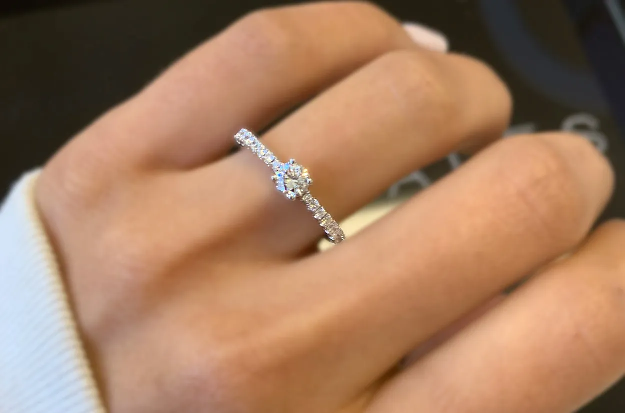 Ring 18kt White Gold Solitaire and Elevated Diamonds