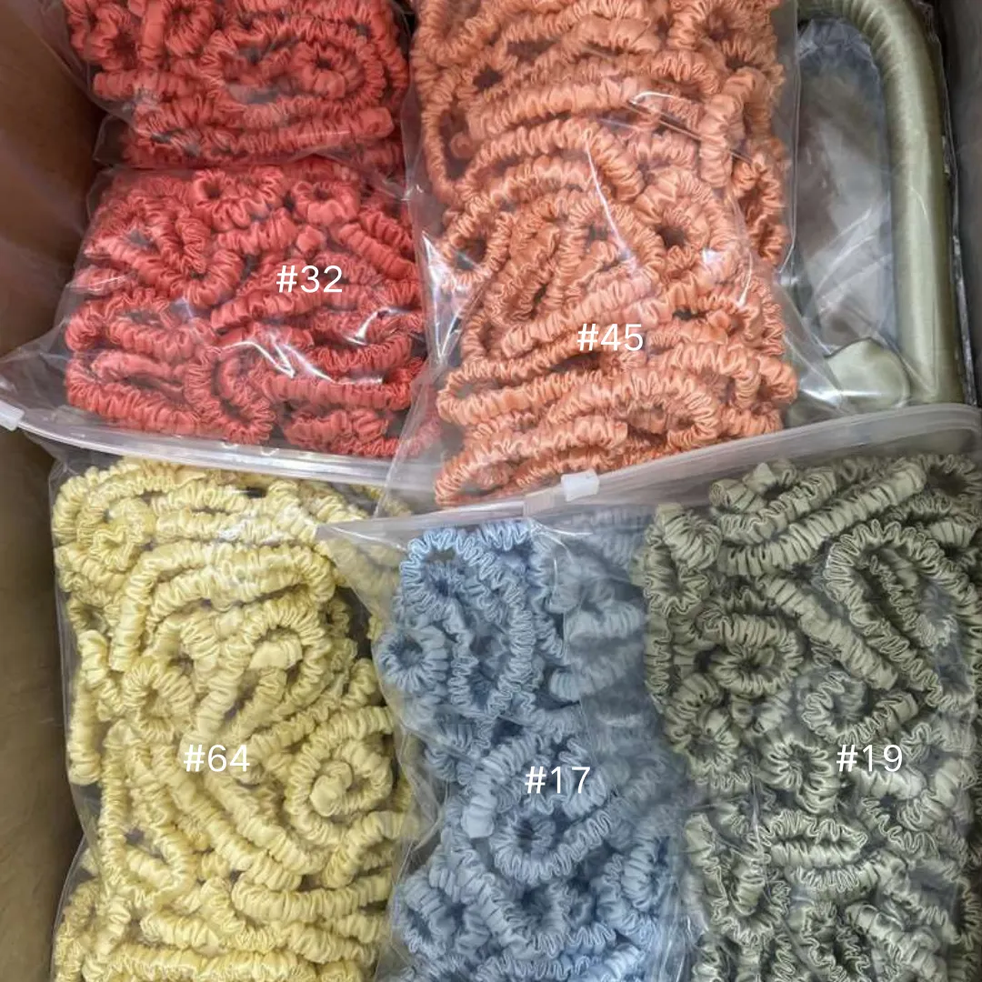 Scarlet silk scrunchies mini