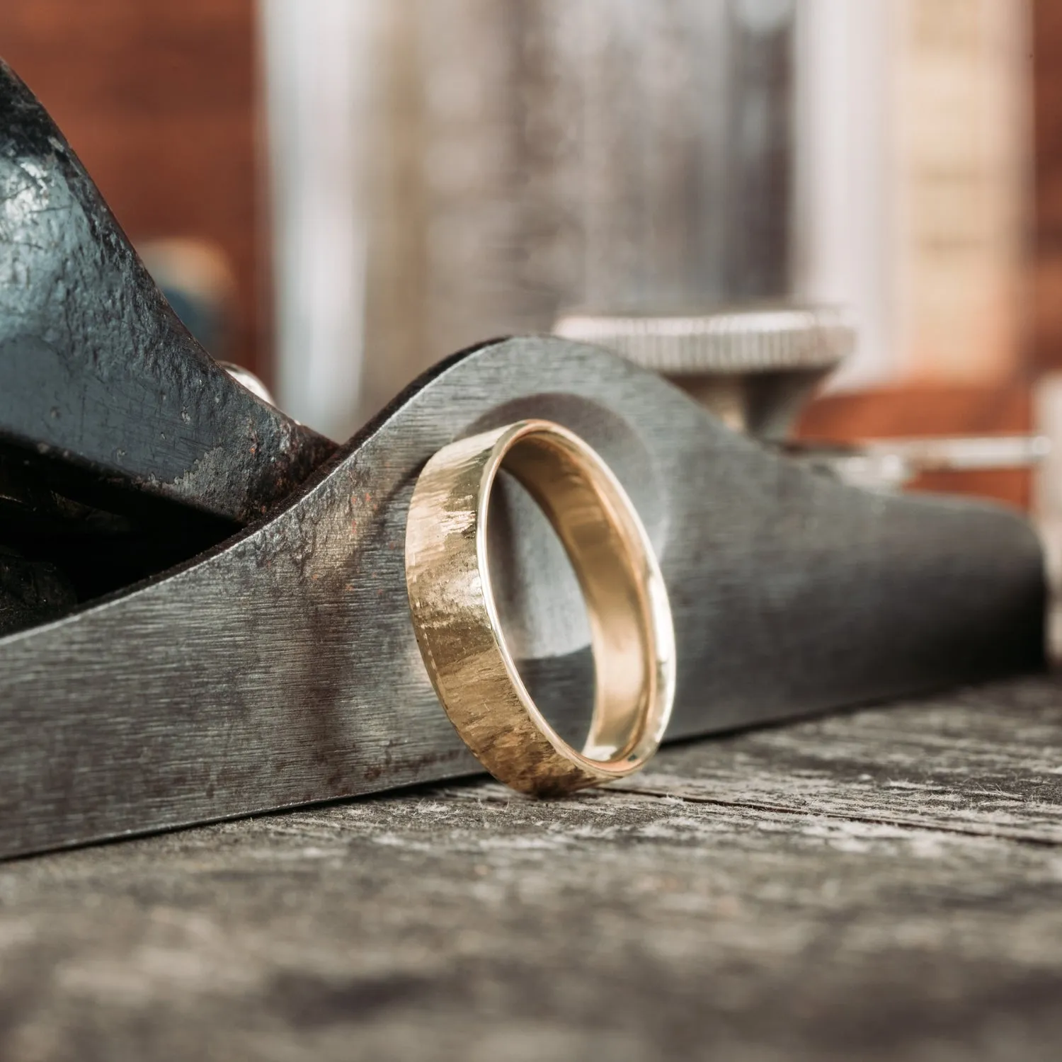 The Alder | Men's Tree Bark Textured White Gold Wedding Band