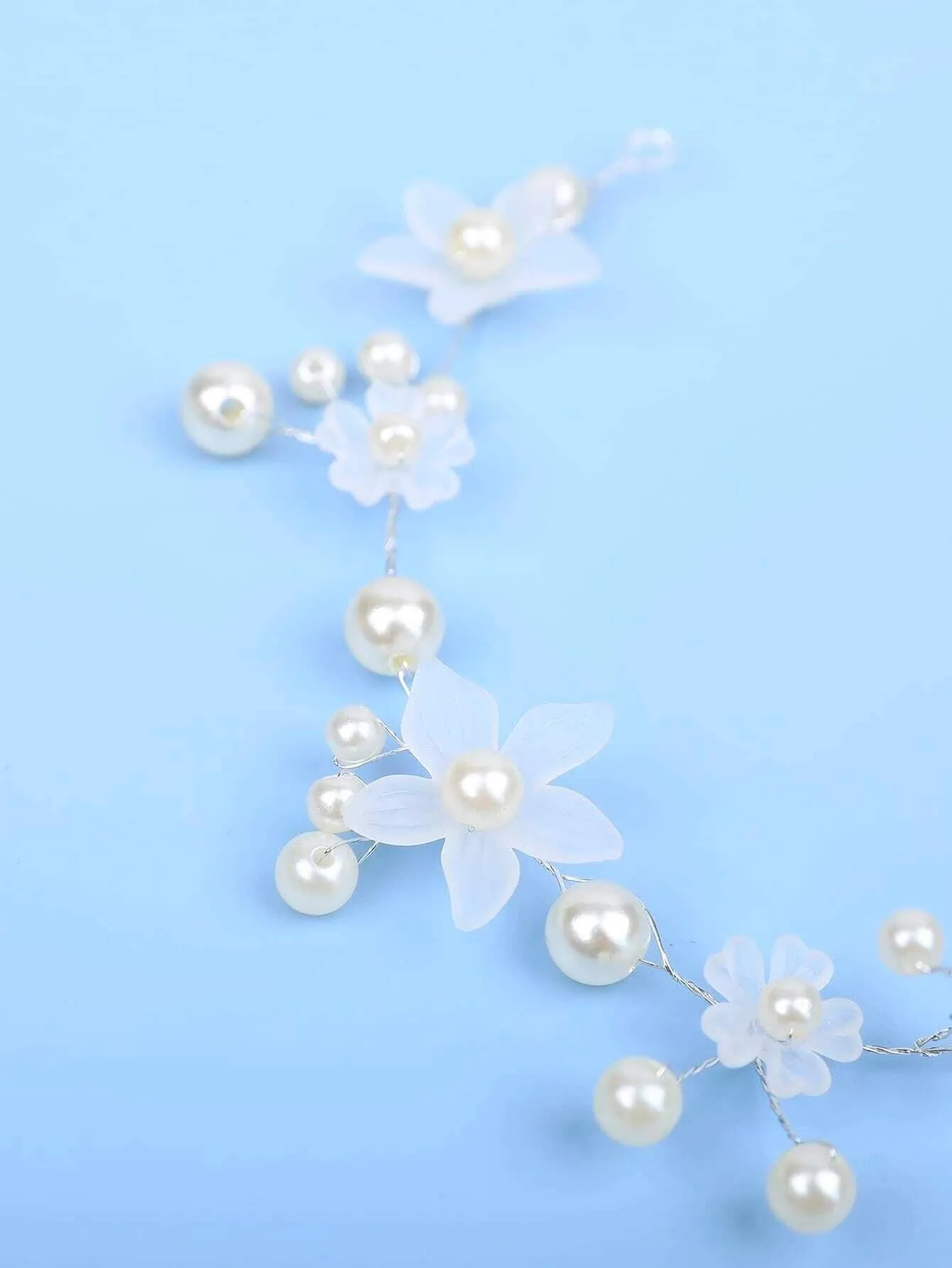 White Flower Pearl Wire Headband, Wedding Silver Wire Headband, Bridal Floral Tiara Head Wreath