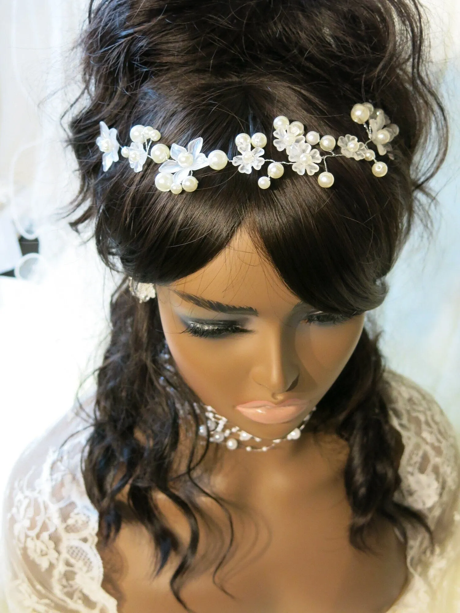 White Flower Pearl Wire Headband, Wedding Silver Wire Headband, Bridal Floral Tiara Head Wreath