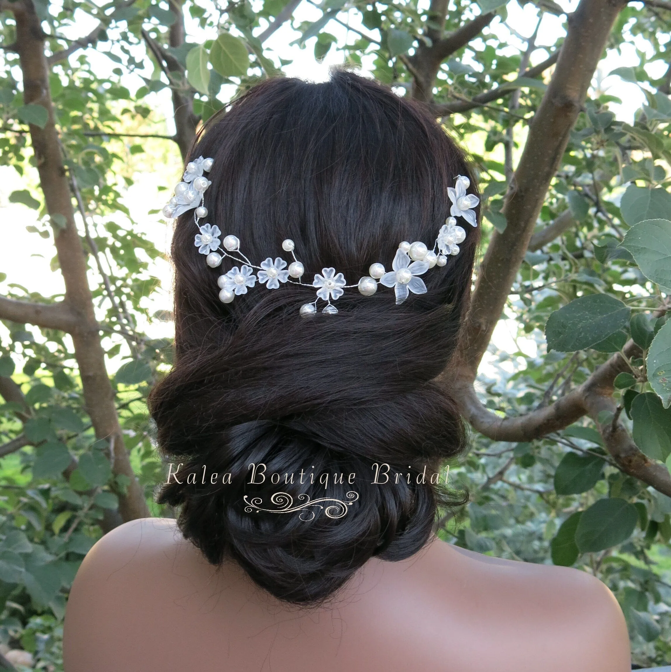White Flower Pearl Wire Headband, Wedding Silver Wire Headband, Bridal Floral Tiara Head Wreath