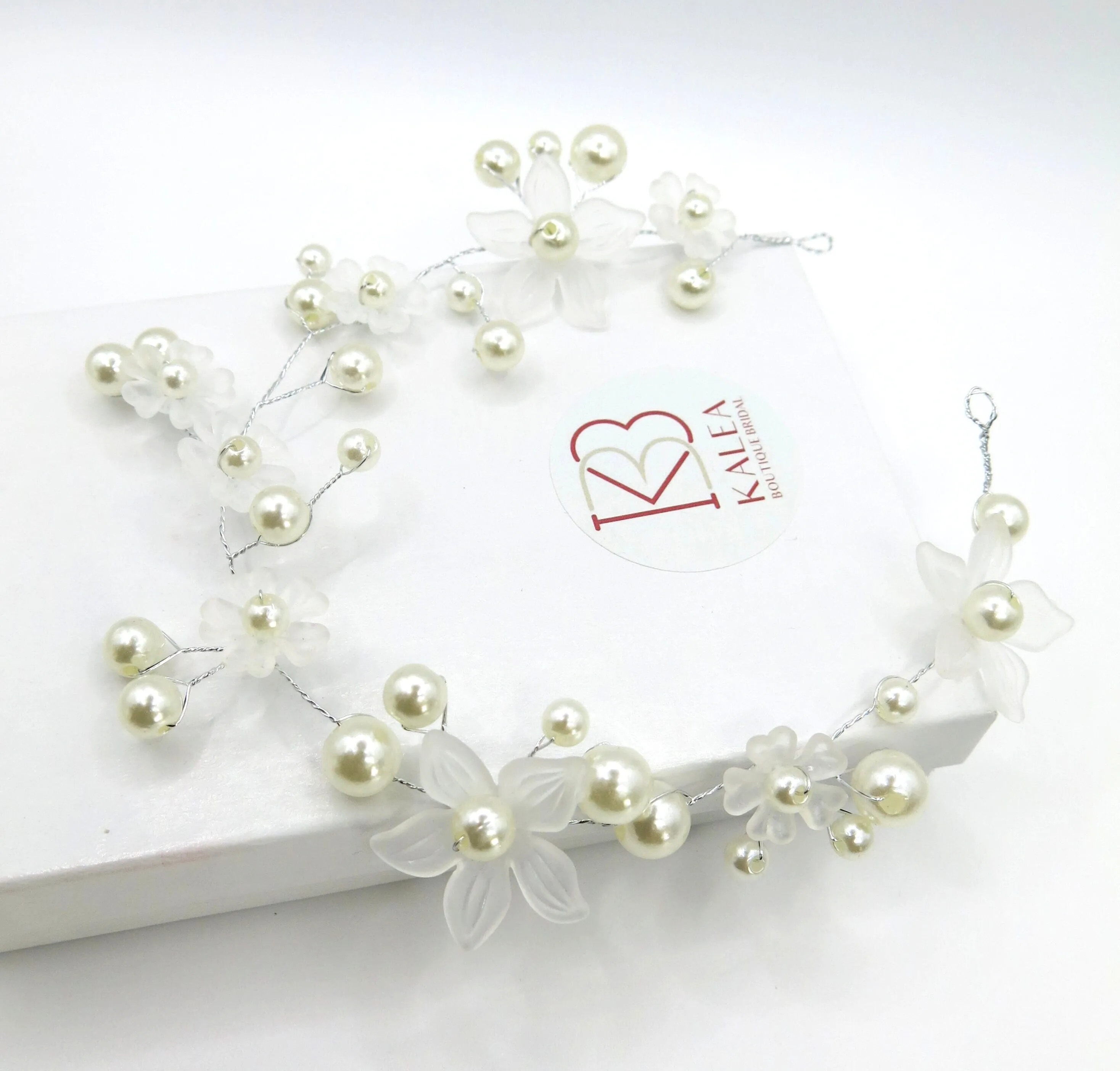 White Flower Pearl Wire Headband, Wedding Silver Wire Headband, Bridal Floral Tiara Head Wreath