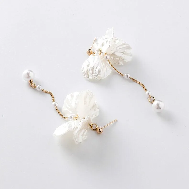 White Pearl Floral Petal Earrings, Bridal Pearl Chain Dangle Flower Fashion Boho Earrings for Wedding or Prom