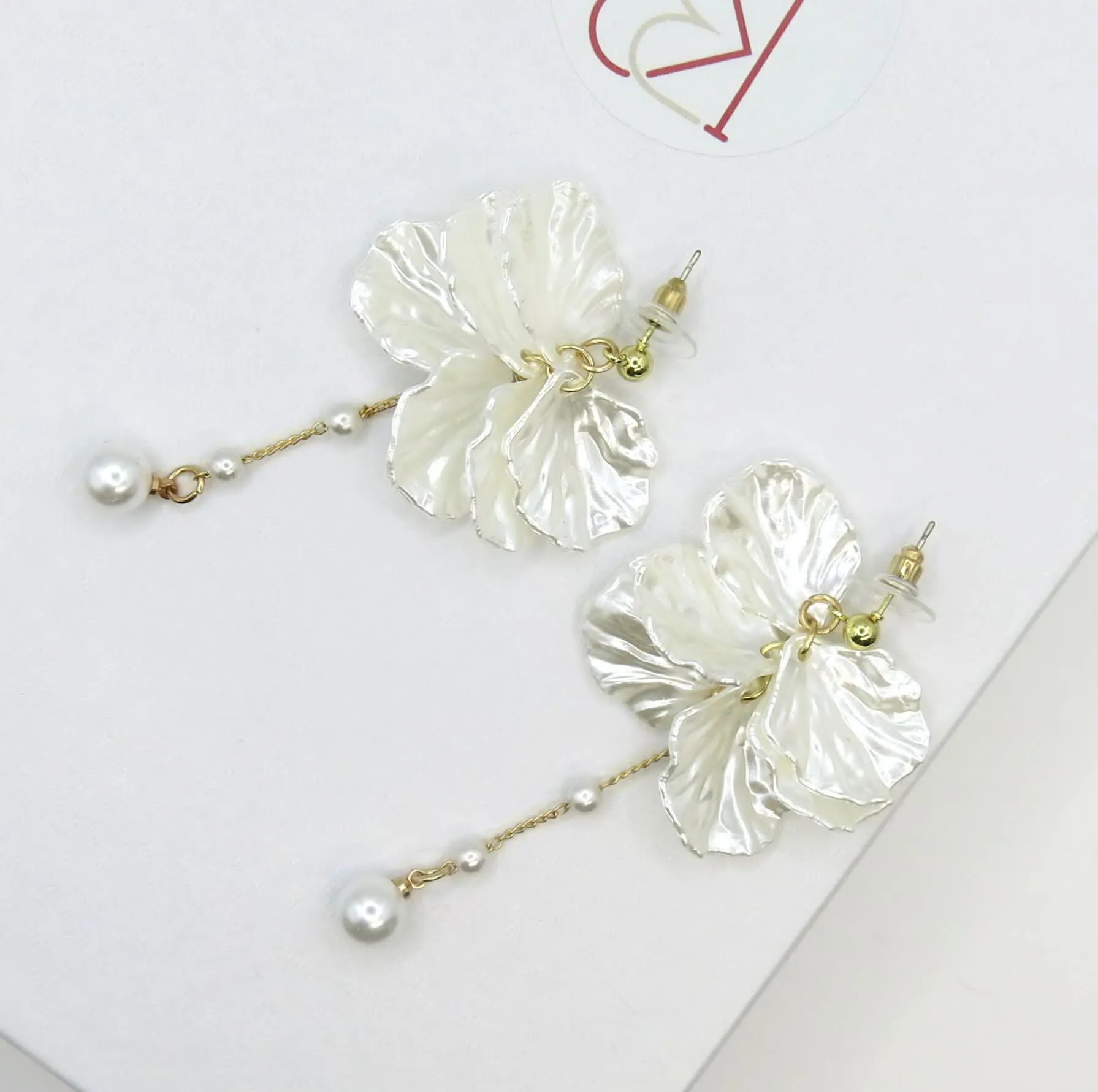 White Pearl Floral Petal Earrings, Bridal Pearl Chain Dangle Flower Fashion Boho Earrings for Wedding or Prom