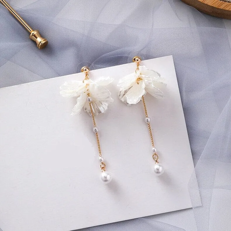 White Pearl Floral Petal Earrings, Bridal Pearl Chain Dangle Flower Fashion Boho Earrings for Wedding or Prom